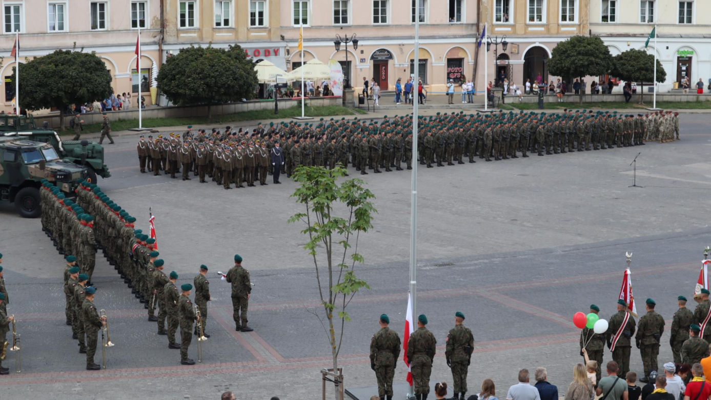Do Lublina wjechało wojsko. Na ulicach czołgi, rosomaki i inne wozy pancerne. Musicie to zobaczyć!