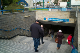  Stacja metra Pole Mokotowskie zmieni nazwę? SGH walczy i publikuje petycje