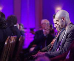 Władimir Semirunnij wsparł zrzutkę u Łatwoganga. Olimpijczyk zgolił włosy i przekazał medal na aukcję