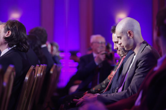 Władimir Semirunnij wsparł zrzutkę u Łatwoganga. Olimpijczyk zgolił włosy i przekazał medal na aukcję