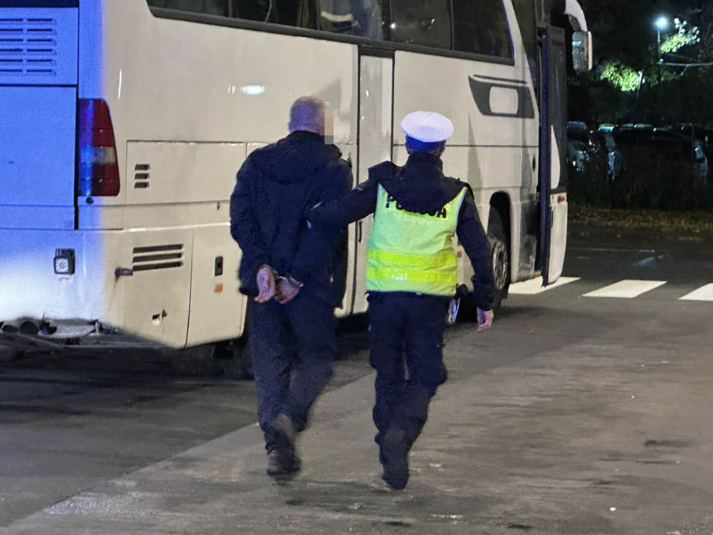 Dantejskie sceny na Dworcu Wschodnim. Kierowca autokaru potrącił pieszego. Obaj byli pijani