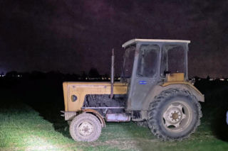 Szaleńczy pościg za ciągnikiem. Pijany traktorzysta próbował rozjechać policjanta