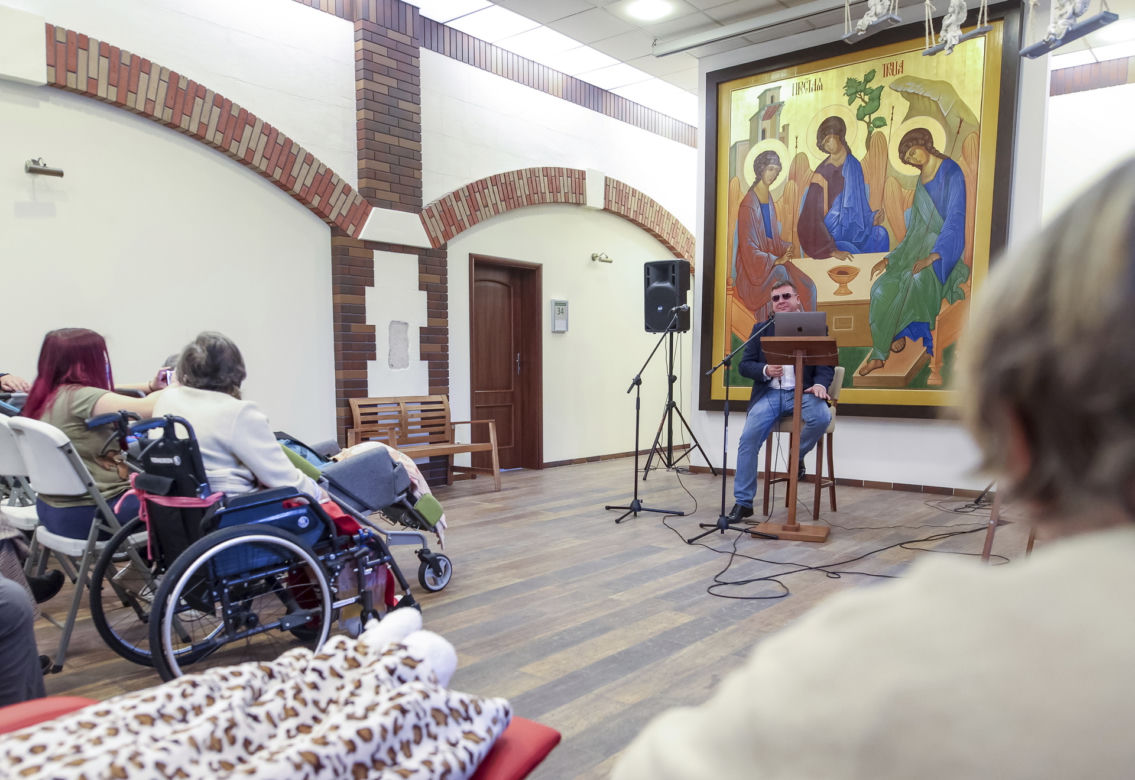 Michał Wójcik śpiewał dla podopiecznych hospicjum