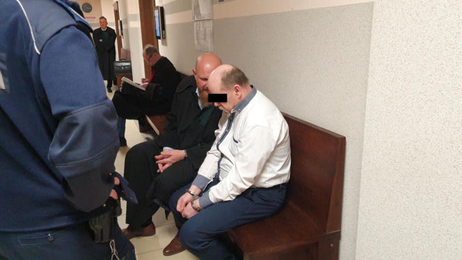 Związał księdza i zakleił mu usta. Zabił dla pieniędzy z kolędy. Tomasz J. Przed sądem