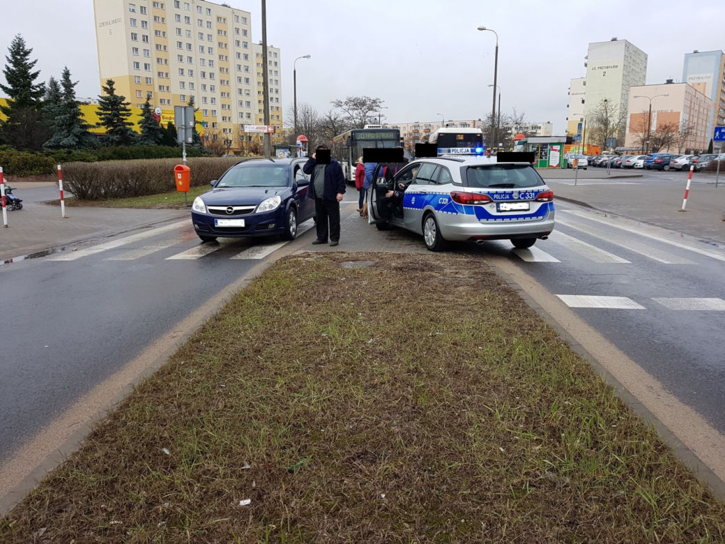 Potrącenie na ul. Dziewulskiego w Toruniu - 81-letnia kobieta w szpitalu