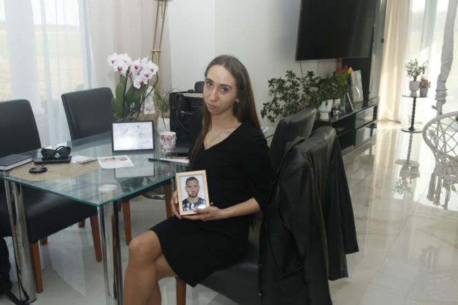 Karol pojechał zarobić na dom dla córek. Sam w nim nie zamieszka. Leży sparaliżowany po bestialskim ataku w Belgii