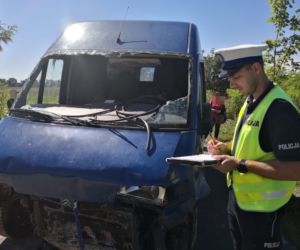Wypadek busa pod Kaliszem! Sprawca miał w organizmie blisko 3 PROMILE ALKOHOLU [ZDJĘCIA] 