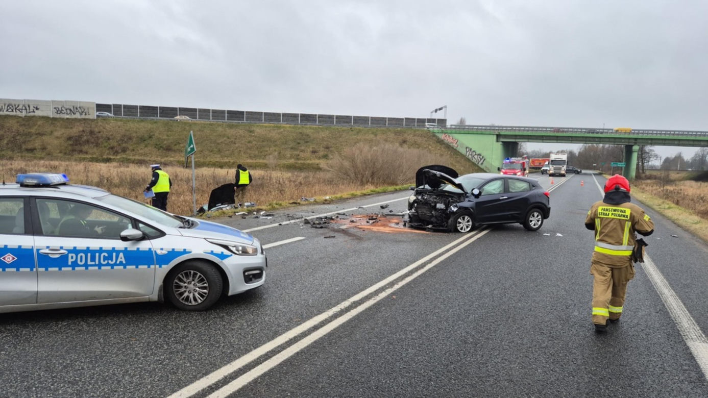 Dramatyczny wypadek na Mazowszu. 18-letni kierowca BMW w szpitalu