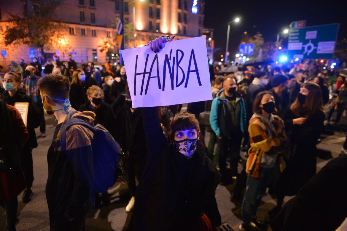 Protest kobiet przeciwko wyrokowi Trybunału Konstysucyjnego w sprawie zakazu aborcji