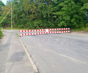 Ulica Starkiewicza zamknięta po awarii wodociągu