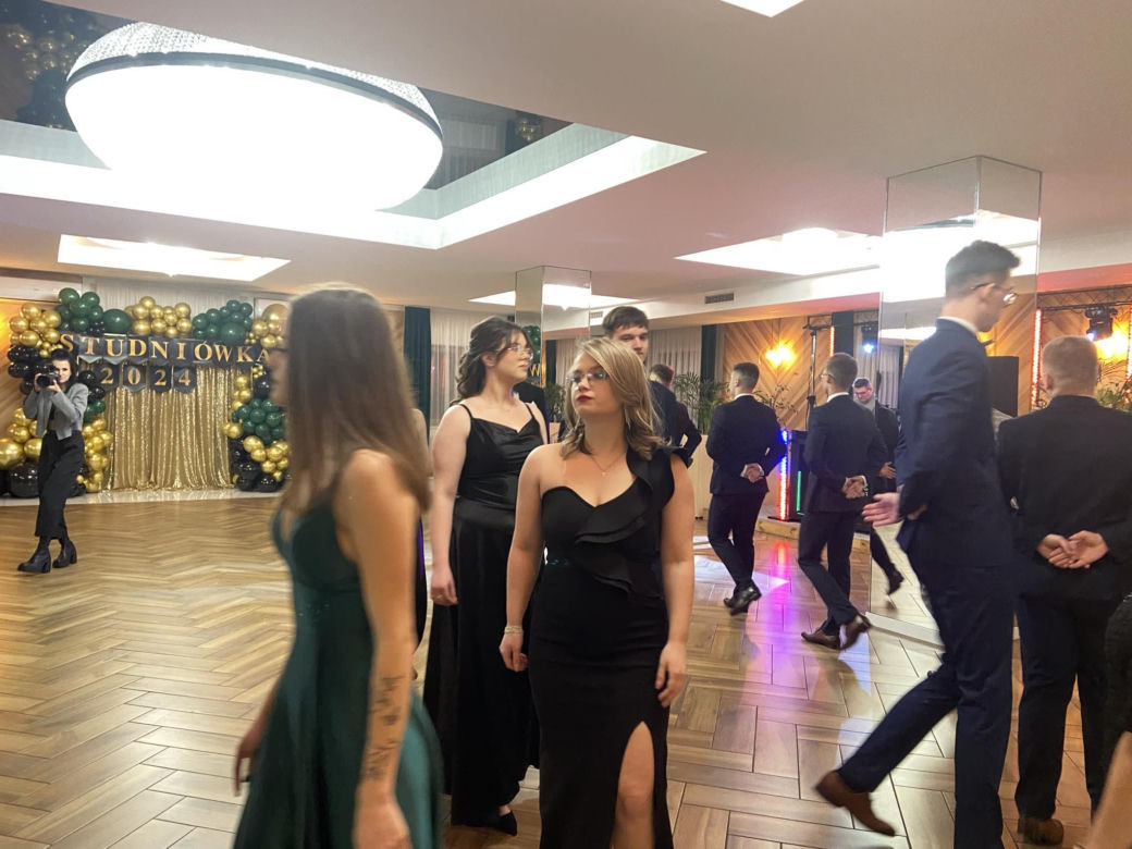 Studniówka 2024. Bal uczniów Zespołu Szkół Zawodowych nr 1 Starachowicach