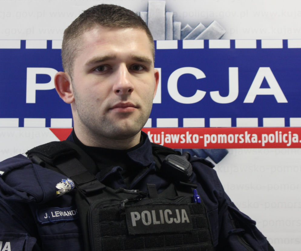 Policjant z Torunia to prawdziwy BOHATER! Rzucił się w nurt Wisły i uratował kobietę!