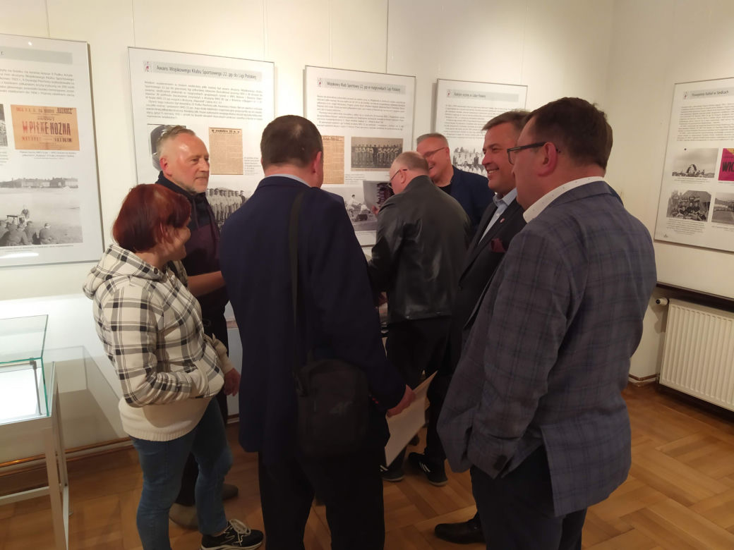 Zdjęcia z otwarcia wystawy o historii piłki nożnej w siedleckim Muzeum Regionalnym