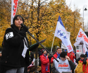 Pod KPRM protestują pracownicy budżetówki