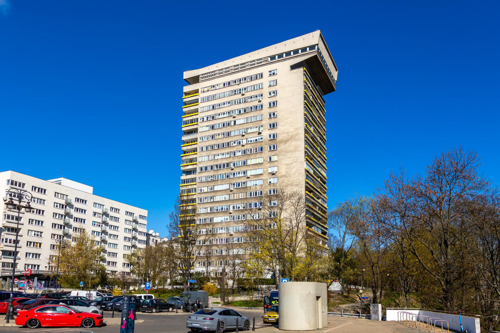 Blok Młotek na Smolnej 8 w Warszawie