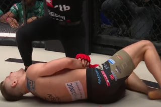 Drastyczny koniec walki na KSW! Polak wrzeszczał i wił się z bólu. Ała