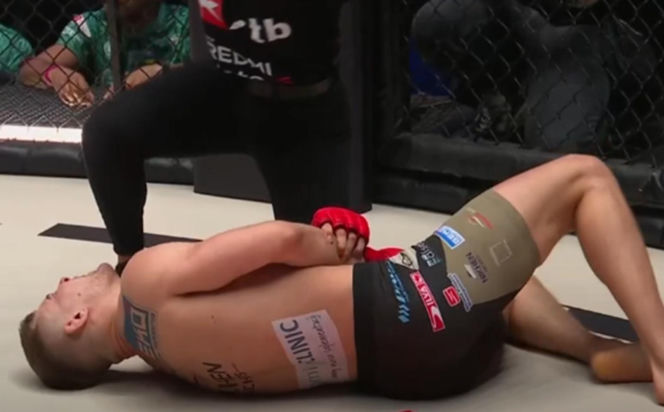 Drastyczny koniec walki na KSW! Polak wrzeszczał i wił się z bólu. Ała