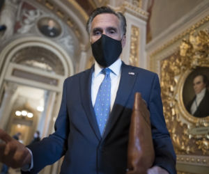 Sławny senator z podbitym okiem! Tajemnicze limo Mitta Romneya