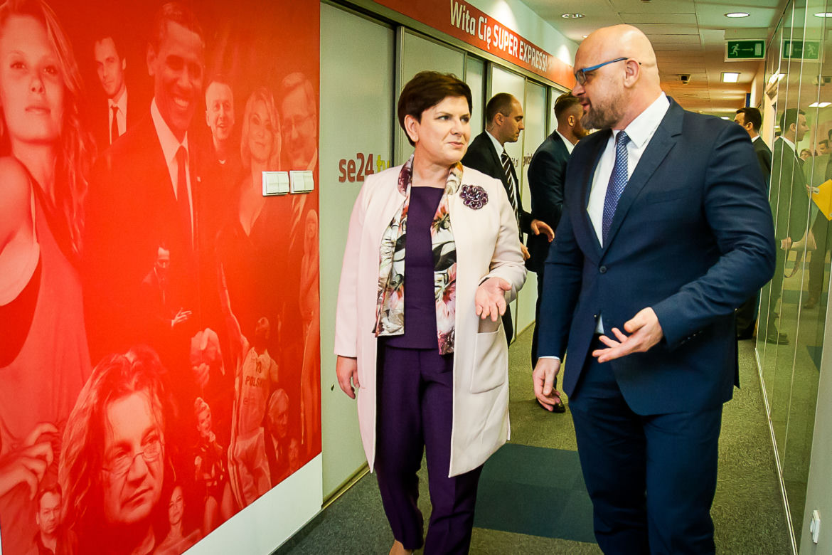 Co ostatnio czytała premier Szydło?! Szefowa rządu w Super Expressie