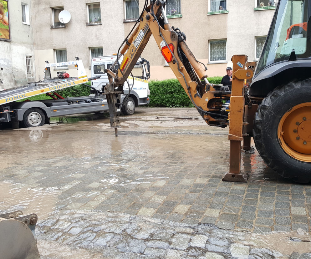 Awaria wodociągowa na Komuny Paryskiej