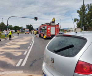 Wypadek w Nowy Sączu. Matka z dzieckiem jechała karetką do szpitala. Ambulans zderzył się z osobówką