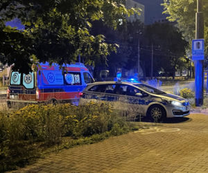 Furiat na dwóch kółkach. Rowerzysta uderzył kobietę na chodniku