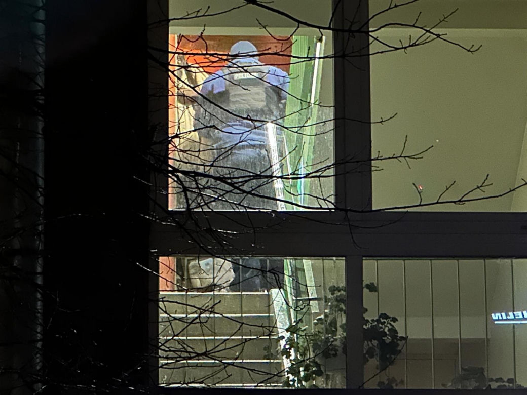 Makabryczne odkrycie w Warszawie. W mieszkaniu znaleziono ciało ojca i syna