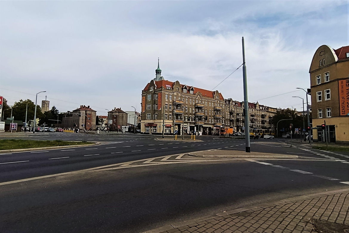 Plac Kazimierza Wielkiego po czterech latach doczekał się tablicy z nazwą