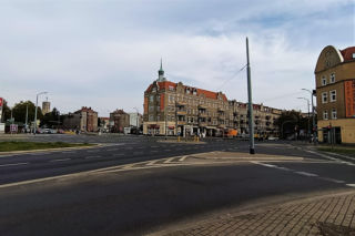 Plac Kazimierza Wielkiego po czterech latach doczekał się tablicy z nazwą