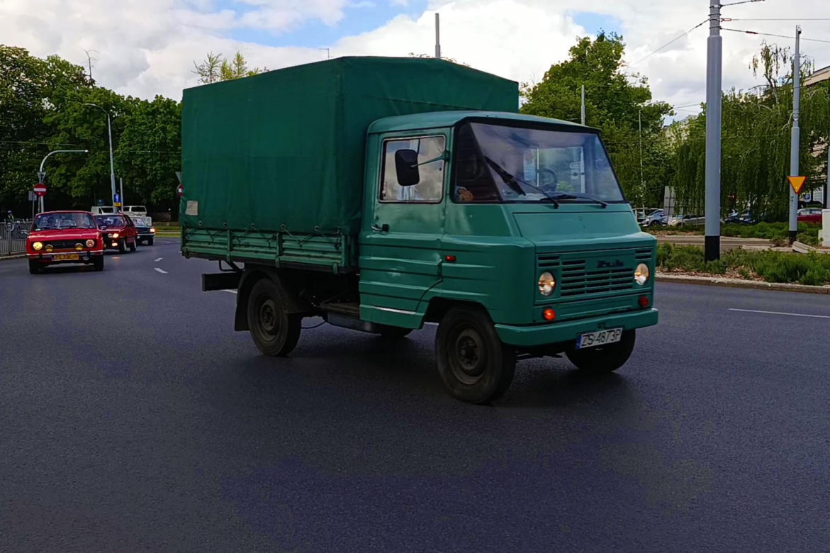 Parada zabytkowych pojazdów w Szczecinie