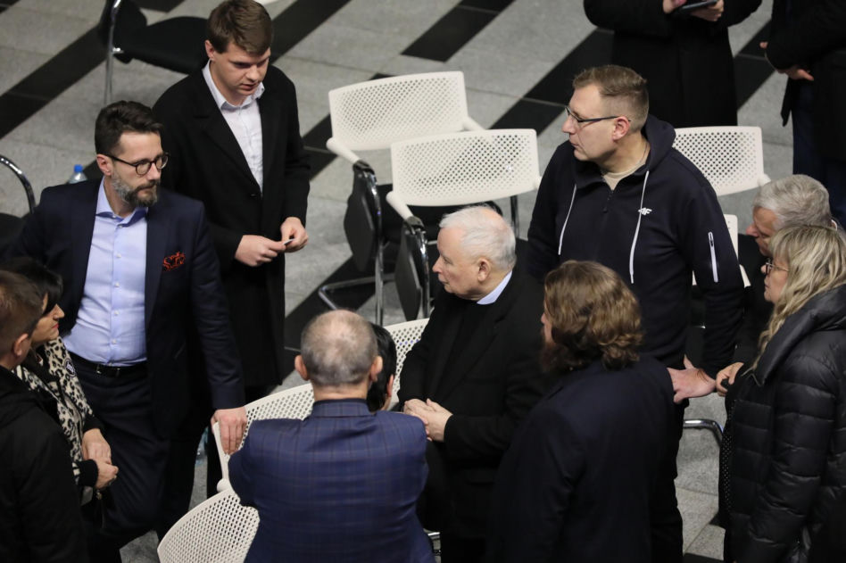 Gwiazdy TVP bronią stacji z politykami PiS