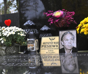 Tak wygląda grób Krzysztofa Piesiewicza