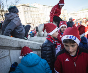 Mikołaje opanowały krakowski Rynek!