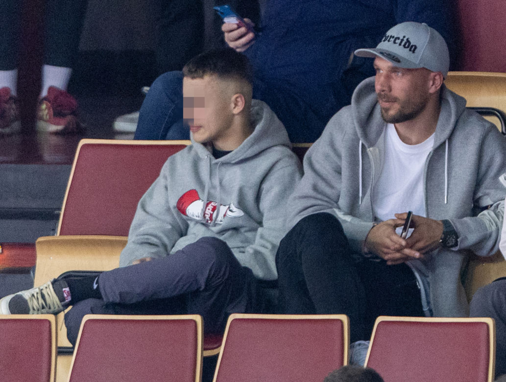 Lukas Podolski z synem na meczu Niemcy - Norwergia