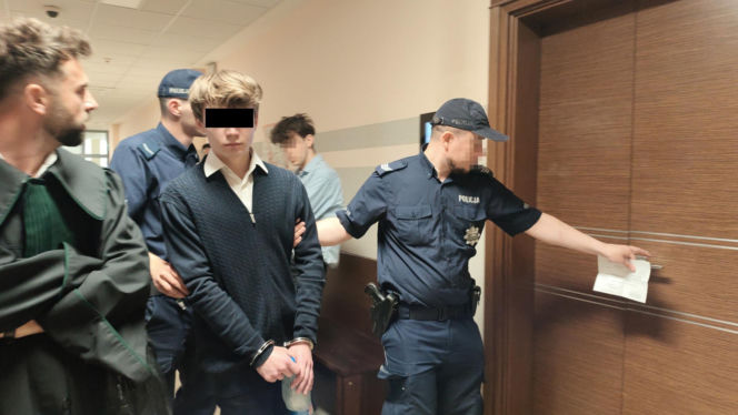 Jechał pod wpływem alkoholu, rozbił mercedesa o słup. 18-letnia Ania zginęła na miejscu