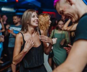 Pomarańcza Katowice bawi się na całego po lockdownie. Oto zdjęcia z imprezy Tomorrow Never Comes [ZDJĘCIA]