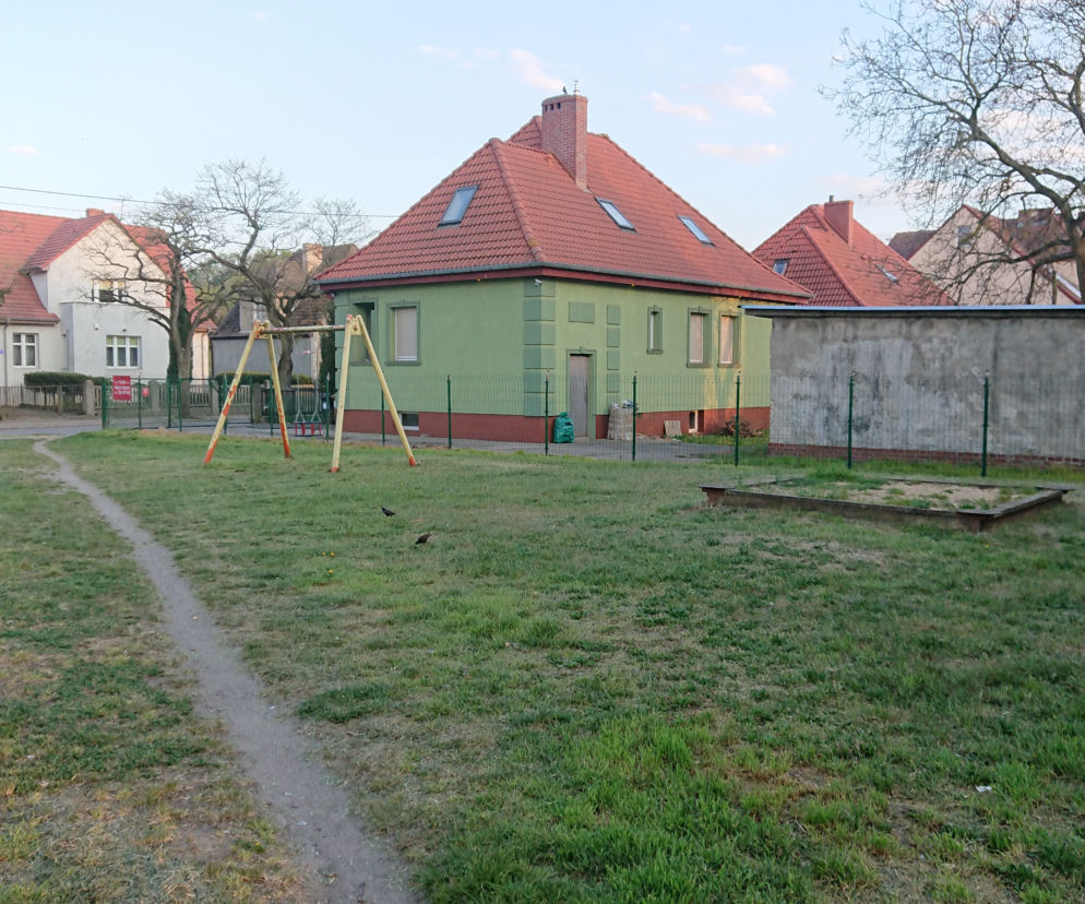 Plac zabaw przy ul. Kilińskiego. W czerwcu ma być nowy.