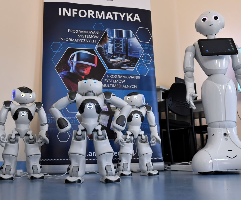 Prezentacja czterech nowych robotów humanoidalnych na Wydziale Informatyki i Telekomunikacji Akademii Morskiej w Szczecinie