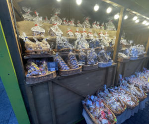 Pokémony, różowe gofry i zaskakujące różnice w cenach. Porównaliśmy łódzkie jarmarki