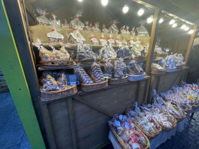 Pokémony, różowe gofry i zaskakujące różnice w cenach. Porównaliśmy łódzkie jarmarki