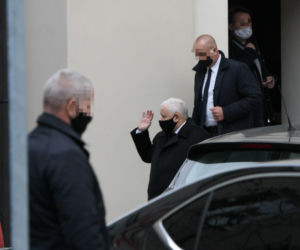 Jarosław Kaczyński. 4 samochodami do kościoła