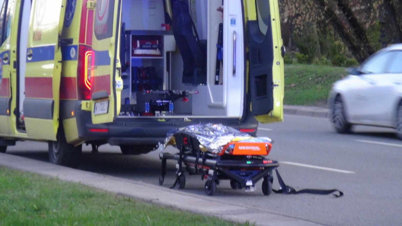 Starsza chciała zawrócić swoim lexusem. Motocyklista nie miał szans jej ominąć