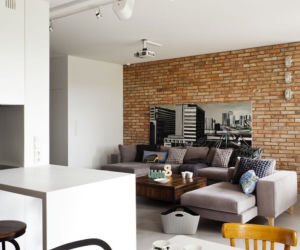 Salon aranżacje: duży salon w stylu loftowym