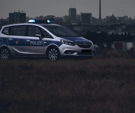 Rozbój na 17-letnim Polaku. Sześciu sprawców zwabiło go w ciemną uliczkę