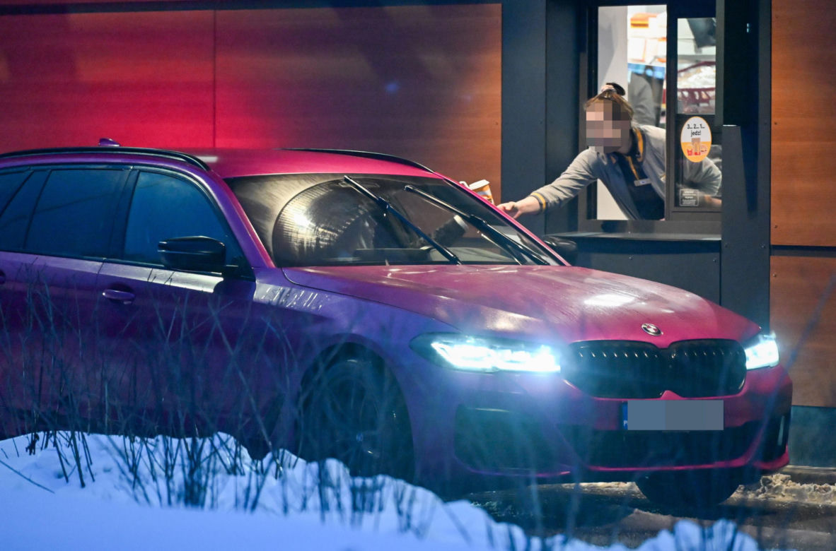 SKOLIM robi masę, ja fast food i kiełbasę