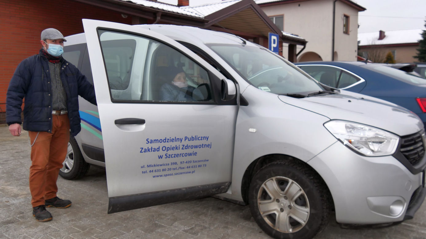 Bełchatów: Pierwsi pacjenci 80+ z miasta i powiatu zaszczepieni przeciw COVID-19!