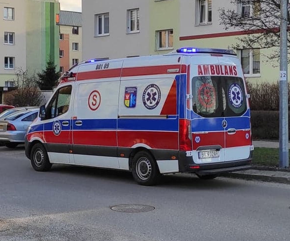 Tragedia w Suwałkach. Ciało kobiety leżało pod blokiem. Policja zatrzymała 26-latka