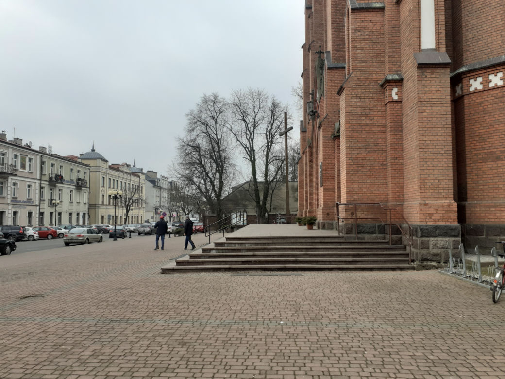 Jak wygląda Katedra pw. Niepokalanego Poczęcia NMP w Siedlcach z zewnątrz i w środku - marzec 2021