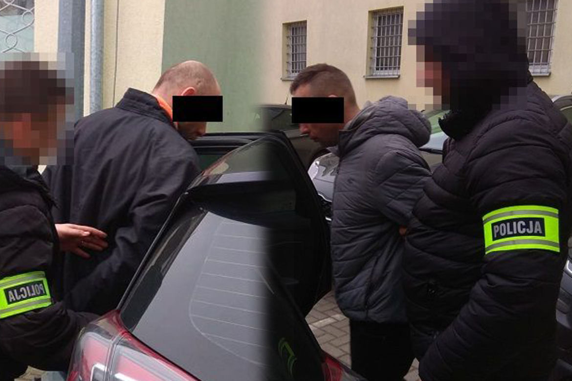 Ukradli volkswagena i wjechali w ogrodzenie
