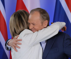 Tusk wyciągnął z marynarki prezent dla premier Islandii. Mój ojciec je uwielbia